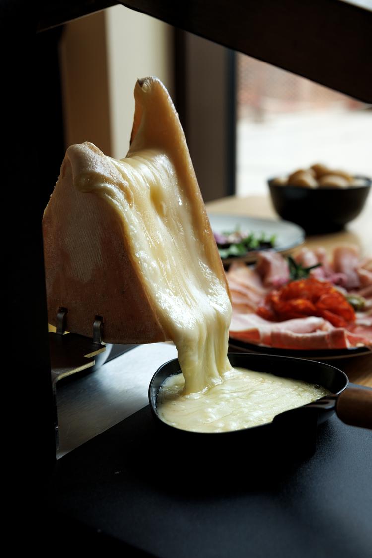 What are we going to eat? Cheese. What kind of cheese? Lots of cheese. Foto: Jacob Ehrbahn